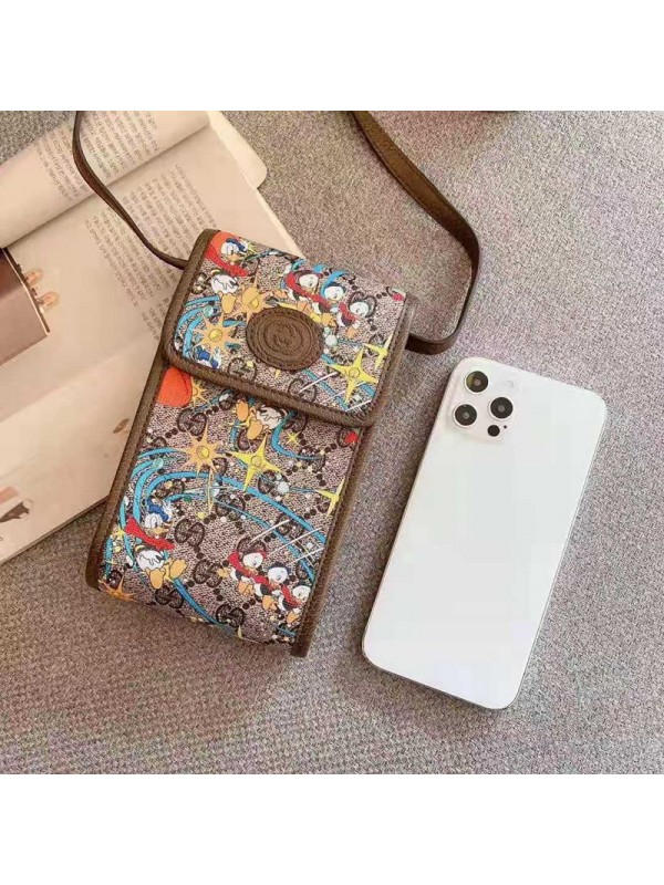 グッチ＆ディズニー コラボ iphone 13/13 mini/13 pro/13 pro max/12ケース ショルダーバッグ型 個性 Gucci Disney ブランド全機種対応 Galaxy S21/S21+/S21ultraカバー ストラップ付 xperia 1 III/10 IIIケース 落下保護 オシャレ刺繍 カードポケット付き シンプル おしゃれ Aquosケース メンズ iphone11/11pro maxケース 女性向け