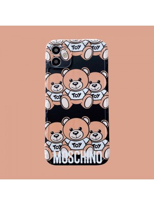 Moschino/モスキーノ ブランド iphone13 pro/13 pro max/13 miniケース 可愛い ジャケット型 シリコン製 アイフォン13/12/12 pro/12 mini/12 pro maxカバー 防塵 おまけつき キズ防止 iphone11/SE2/X/XS/XR/8/7カバーマホケース セレブ愛用 ファッション 男女通用