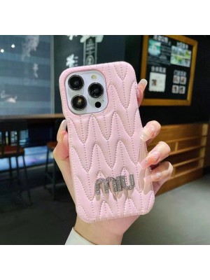 Miu Miu ブランド iPhone 14/14 Pro/14 Pro Maxケース 韓国風 ミュウミュウ モノグラム柄 レザー風 ジャケット型 キラキラ カラー色 アイフォン14/14プロ/14プロ マックス/13/12カバー ファッション メンズ レディーズ