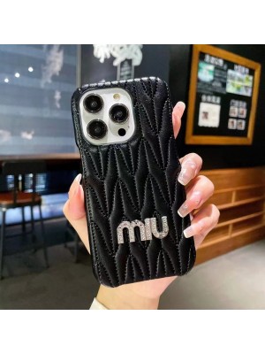 Miu Miu ブランド iPhone 14/14 Pro/14 Pro Maxケース 韓国風 ミュウミュウ モノグラム柄 レザー風 ジャケット型 キラキラ カラー色 アイフォン14/14プロ/14プロ マックス/13/12カバー ファッション メンズ レディーズ