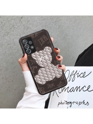 Dior/ディオール Kaws/カウズ ブランド iphone 14/14 pro/14 pro max/14 plusケース かわいい 熊柄 Galaxy A33/A53/A72/A52カバー 激安 ジャケット型 高級感 耐衝撃 芸能人愛用 メンズ レディース