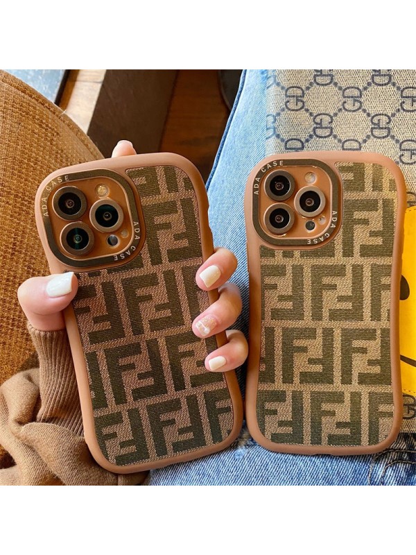 Fendi/フェンディ ハイブランド iphone se3/13 pro/13 pro maxケース オシャレ ジャケット型 FENDI モノグラム シリコン製 アイフォンSE3/13/12/11/X/XS/XR/8/7カバー  耐衝撃 ファッション メンズ レディーズ