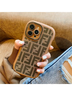 Fendi/フェンディ ハイブランド iphone se3/13 pro/13 pro maxケース オシャレ ジャケット型 FENDI モノグラム シリコン製 アイフォンSE3/13/12/11/X/XS/XR/8/7カバー  耐衝撃 ファッション メンズ レディーズ