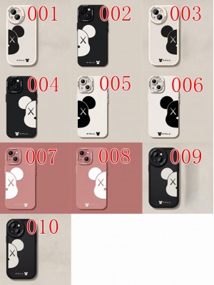 KAWS ブランド カウズ iPhone 14/14 Pro/14 Pro Max/14 Plusケース かわいい 熊頭 モノグラム XX柄 ジャケット型 アイフォン14プロ マックス/14プロ/14プラス/13ミニ/12/11/X/XS/XS MAXカバー 大人気 メンズ レディース