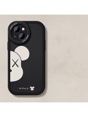 KAWS ブランド カウズ iPhone 14/14 Pro/14 Pro Max/14 Plusケース かわいい 熊頭 モノグラム XX柄 ジャケット型 アイフォン14プロ マックス/14プロ/14プラス/13ミニ/12/11/X/XS/XS MAXカバー 大人気 メンズ レディース