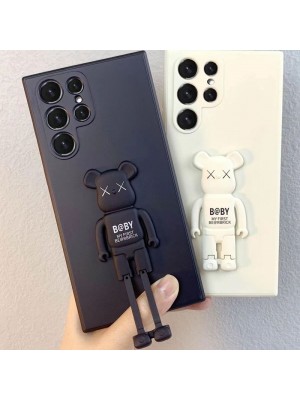 Be@rbrick Kaws ブランド iPhone 14/14 Pro/14 Pro Maxケース 韓国風 カウズ スタンド機能 ベアブリック 熊柄 モノグラム シリコン Galaxy S23/S23 Plus/S23 Ultra/S22/S21/S20/S10/Note20/Note10スマホケース ジャケット型 アイフォン14プロ マックス/14プロ/14/13/12/11カバー ファッション メンズ レディース