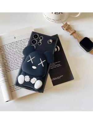 kaws ブランド galaxy s23/s23 plus/s23 ultraケース カウズ 韓国風 熊柄 モノグラム  小銭入れ ストラップ付き 収納可能 TPU ジャケット型 スタンド機能 黒色 ギャラクシーs23/s23プラス/s23ウルトラ/s22/s21/s20/note20カバー 芸能人愛用 メンズ レディース