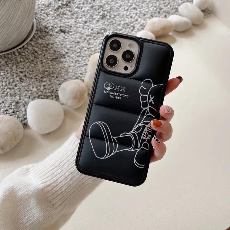 Kaws ブランド iphone 14/14 pro/14 pro max/14 plusケース カウズ 韓国風 レザー ダウンジャケット風  黒色