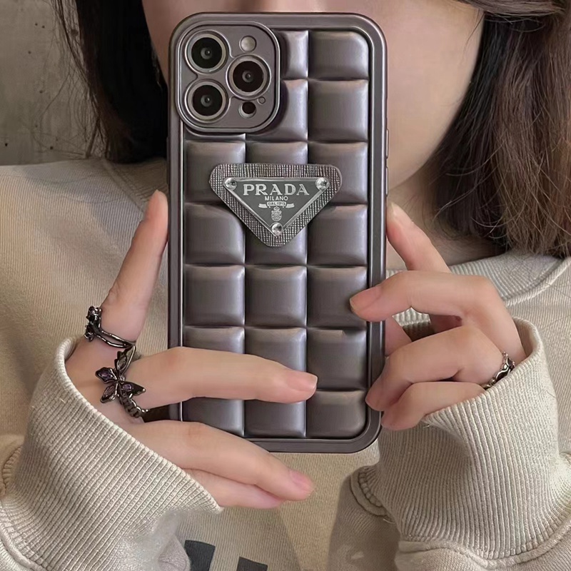 PRADA/プラダ ハイブランド iphone 14/14 pro/14 pro maxケース かわいい ダウンジャケット風 個性 モノグラム レザー