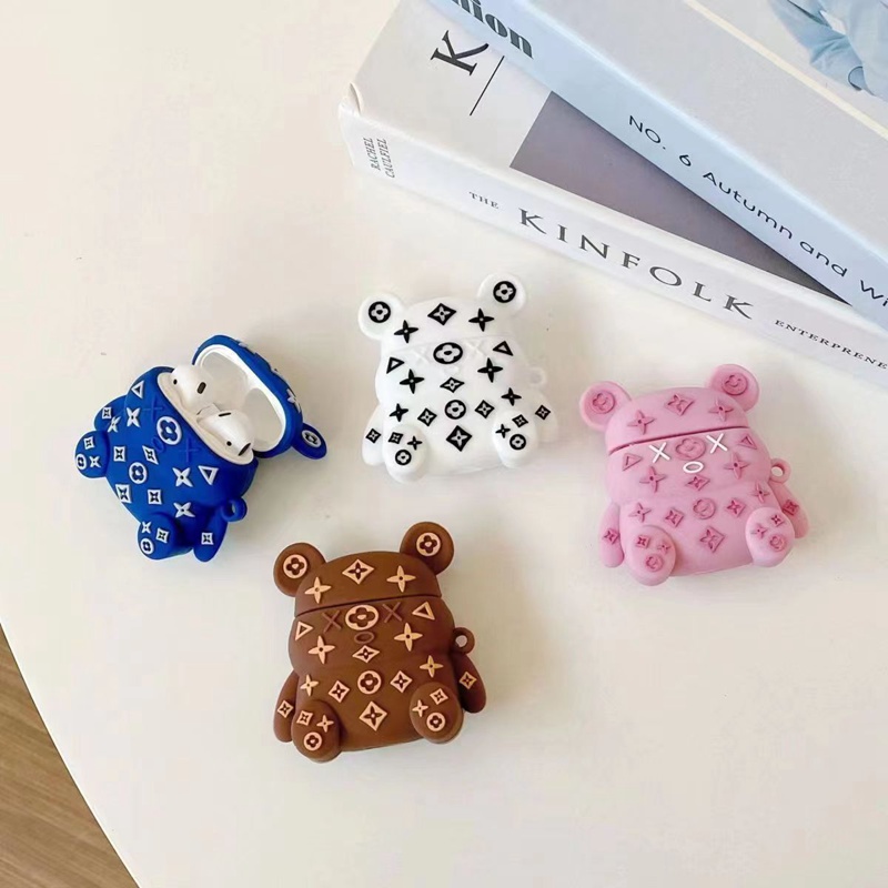 Kaws/LV ルイヴィトン/カウズ ハイブランド AirPods Pro 2/3ケース 激安 熊柄 キャラクター風 セレブ愛用 モノグラム