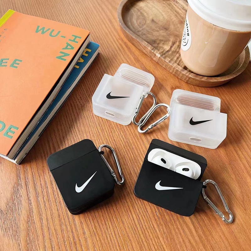 Nike/ナイキ ブランド Airpods pro2/proケース インスタ風 クリア 黒白色 モノグラム 保護性 カラビナ付き