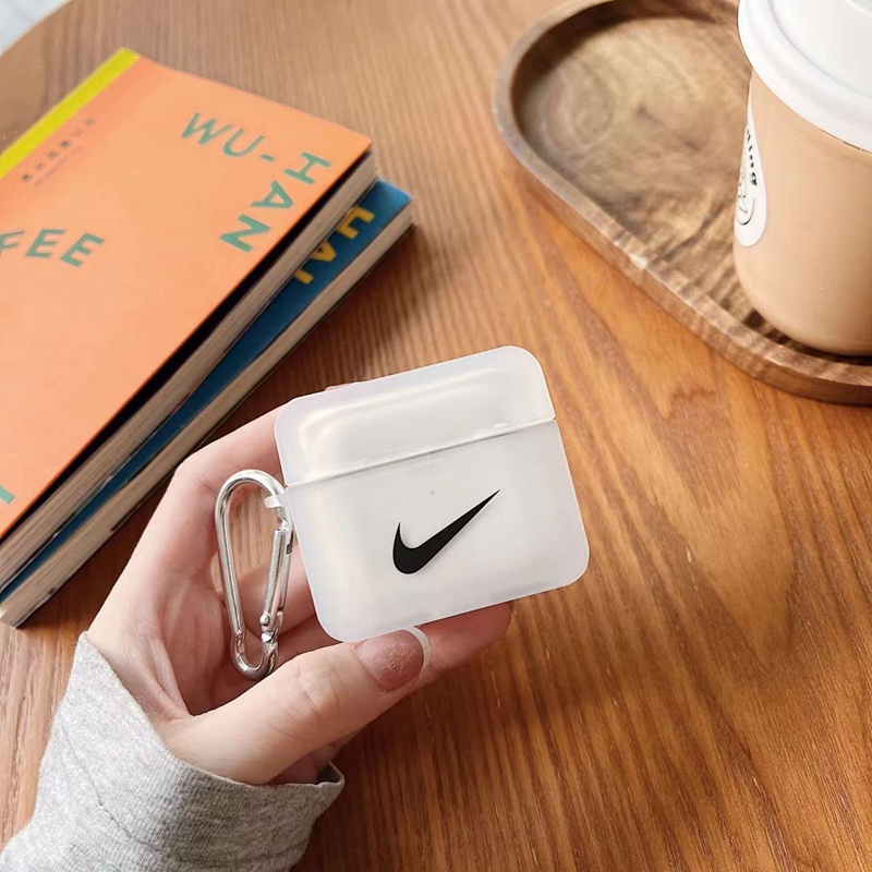 nikeブランドairpods pro2/3ケース ナイキ黒白クリア カラビナ モノグラム エアーポッズプロ2 芸能人愛用