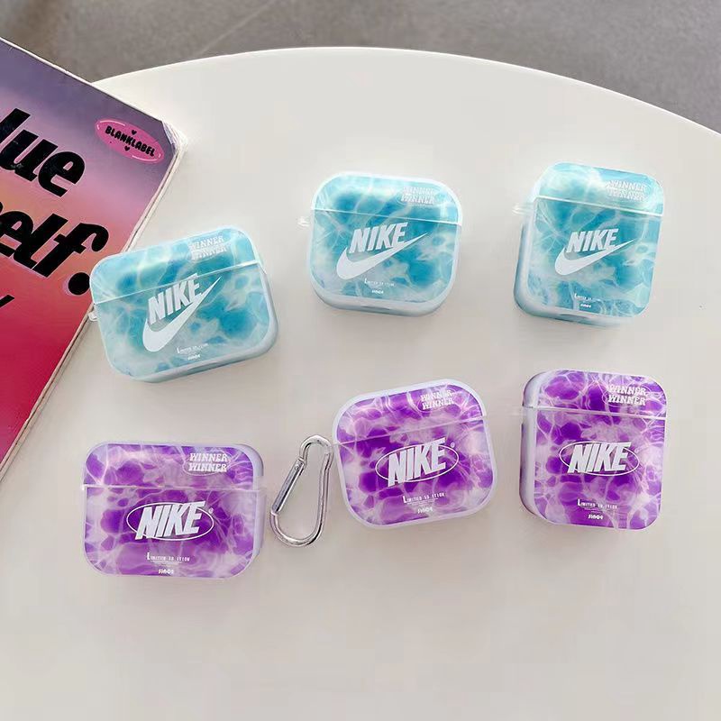 NIKE ナイキ ブランド AirPods Pro2/3ケース 激安 クリア スウッシュ柄 カラビナ付き モノグラム セレブ愛用